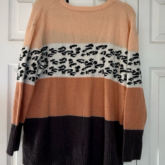 Pink Lily Color Block Leopard Sweater - Picture 2 of 4